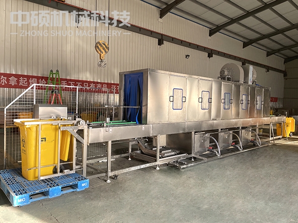 中碩醫(yī)廢箱周轉(zhuǎn)箱清洗機實拍，清洗消毒除水一體機，售后無憂質(zhì)量保證